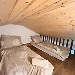 Pod Houbovym Vrchem 2 بيت خشبي