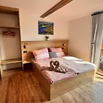 Pod Houbovym Vrchem 2 Lodge *