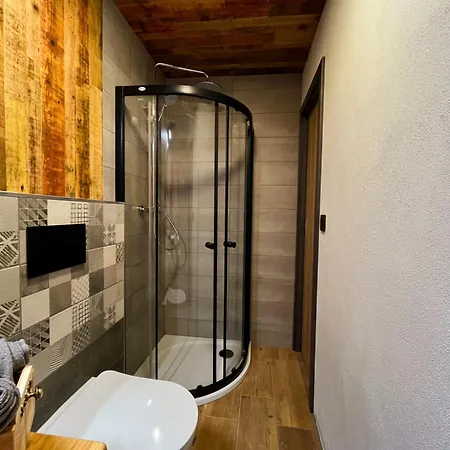 Pod Houbovym Vrchem 2 بيت خشبي *