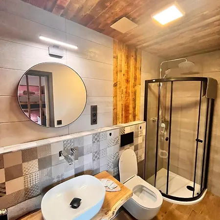 Pod Houbovym Vrchem 2 بيت خشبي
