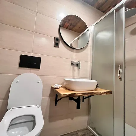 Pod Houbovým Vrchem 2 *